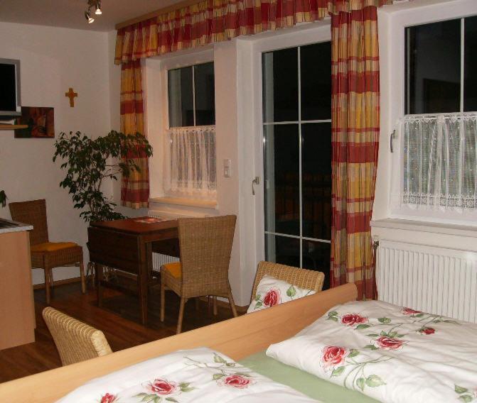 Weingut Zur Schlafmuetze Hotell Herrnbaumgarten Rum bild